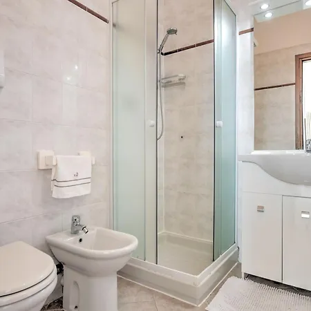 Apartment Wonderful Flat With Swimming Pool, Lift And Garden Gravedona