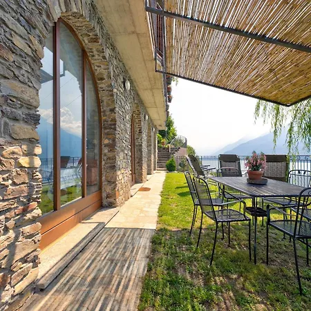 Wonderful Flat With Swimming Pool, Lift And Garden Apartment Gravedona