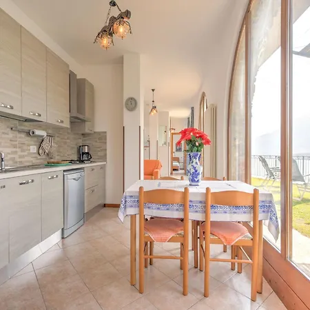 Apartment Wonderful Flat With Swimming Pool, Lift And Garden Gravedona