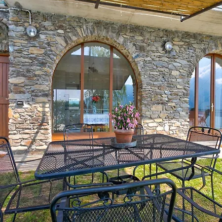 Wonderful Flat With Swimming Pool, Lift And Garden Gravedona