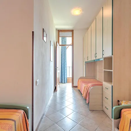 Apartment Wonderful Flat With Swimming Pool, Lift And Garden