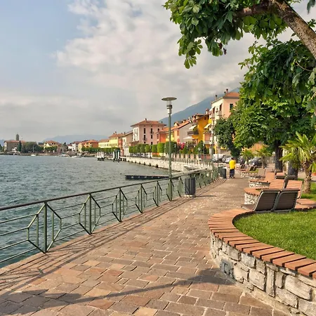 Wonderful Flat With Swimming Pool, Lift And Garden Apartment Gravedona