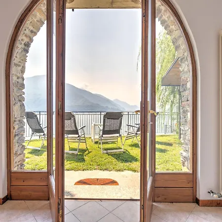 Wonderful Flat With Swimming Pool, Lift And Garden * Gravedona