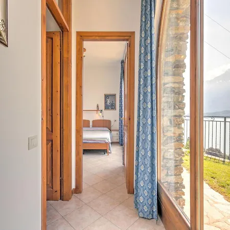Wonderful Flat With Swimming Pool, Lift And Garden Apartment